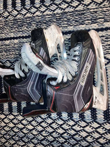 Used Bauer Wide Width Size 8 Vapor X700 Hockey Skates