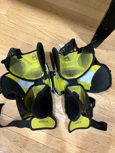 Bauer goalie knee protectors