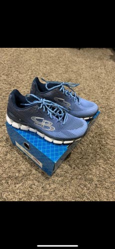 Softball shoes boombah size 5.5