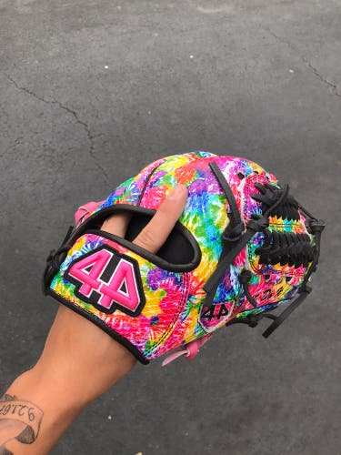 44 Pro Tie Dye Right Handed Signature Series Glove 11.5 In