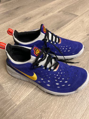 Blue Unisex Size 10 (Women's 11) Nike Shoes