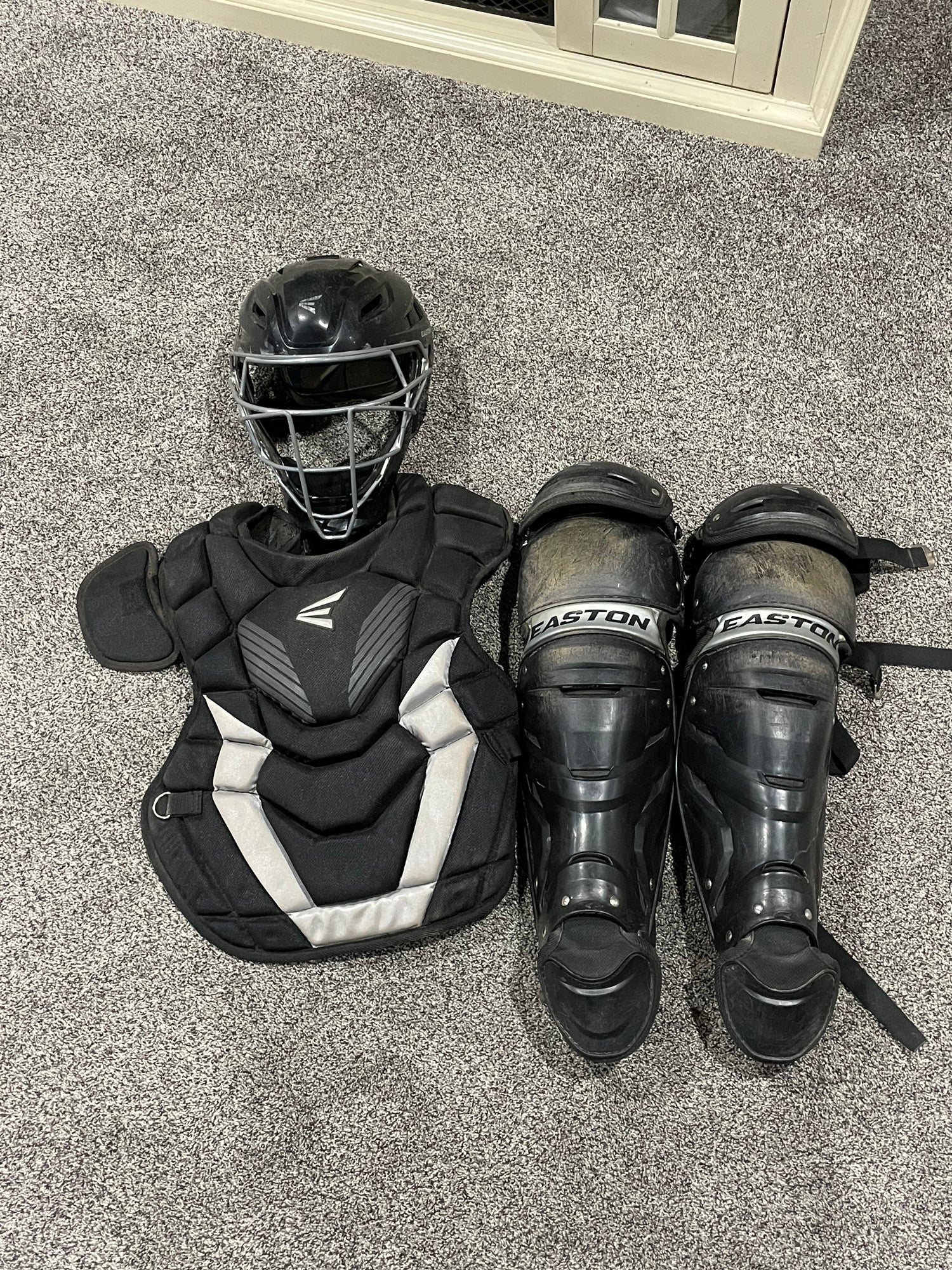 Easton Elite X Catcher's Gear