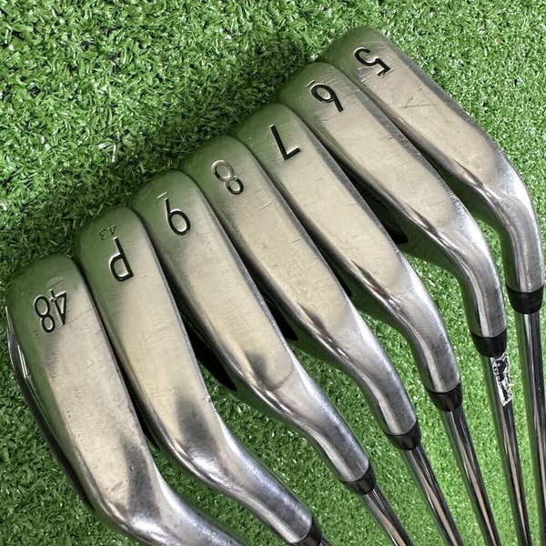 Set De Fers Titleist T300 2019 Pour Gaucher - 4-PW + GW - Tige Acier AMT Tour Blanc S300 Rigide