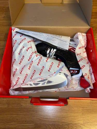 New CCM Regular Width  Size 6.5 JetSpeed FT4 Hockey Skates