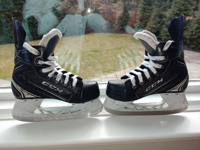 Youth size 12Y Used CCM Tacks 9040 Hockey Skates *Freshly Sharpened