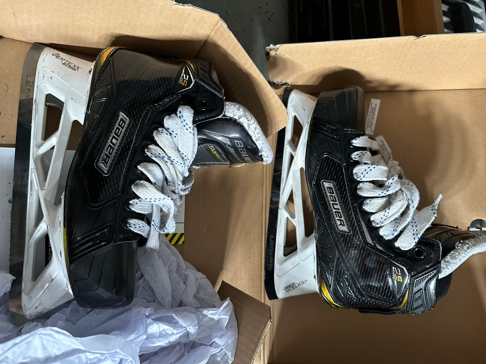 Youth Bauer Extra Wide Width Size 5.5 Supreme 2S Hockey Goalie Skates