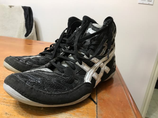 Used Asics Wrestling Shoes