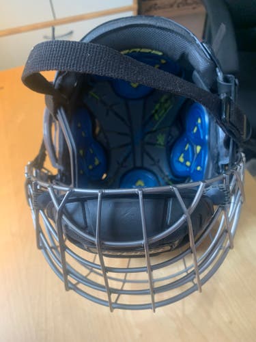 Medium Bauer Re-Akt 150 Combo Hockey Helmet - Excellent Condition