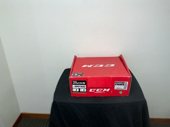 Senior New CCM Super Tacks Hockey Skates Regular Width Size 9