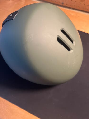 Men's Medium Oakley MOD1 Helmet