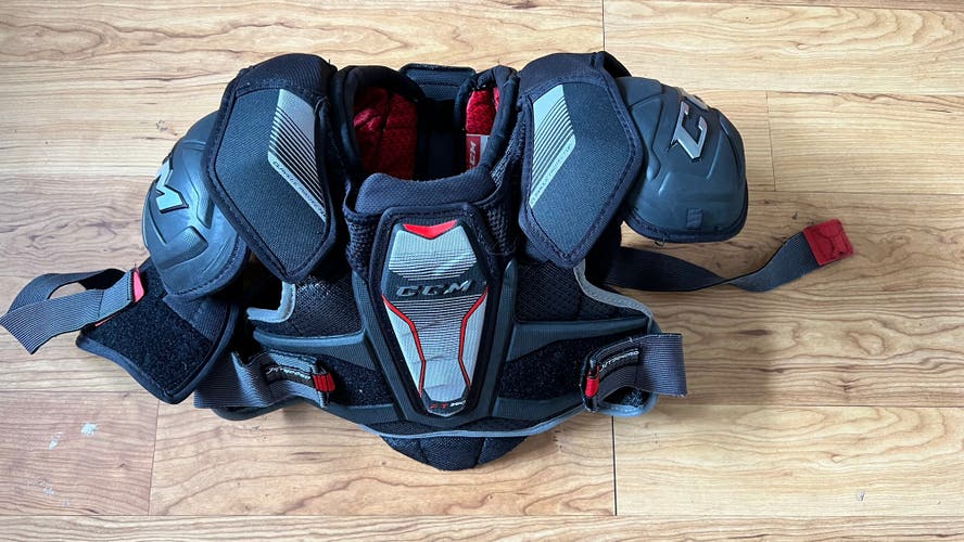 Junior Large CCM JetSpeed FT390 Shoulder Pads