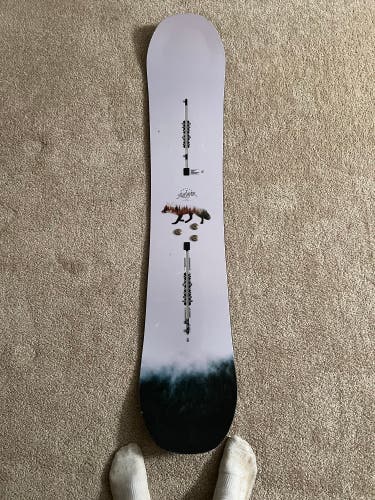 Used  Burton All Mountain Medium Flex True Twin YEASAYER Snowboard