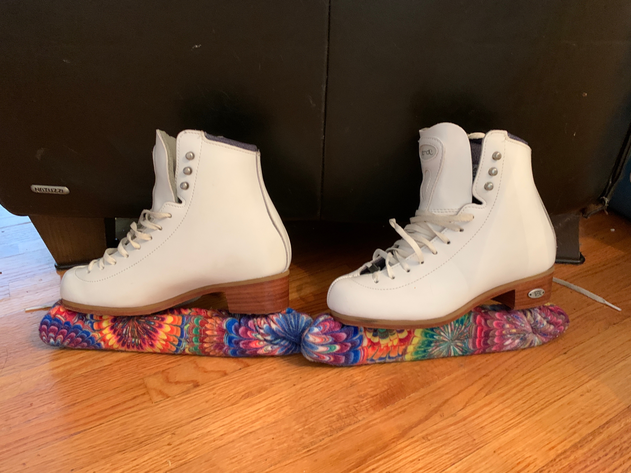 Riedell Stride Model 23 Figure Skates Size 3.5 med. - used excellent condition