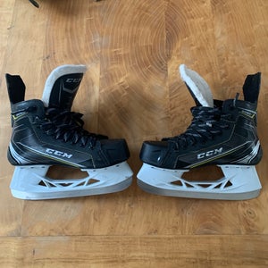Junior CCM Regular Width  Size 5.5 Tacks 9050 Hockey Skates