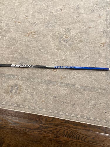 Junior Right Handed P92 Pro Stock Vapor Hyperlite Hockey Stick