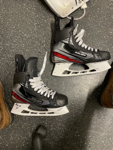 New Bauer Regular Width Pro Stock Size 8.5 Vapor 2X Pro Hockey Skates