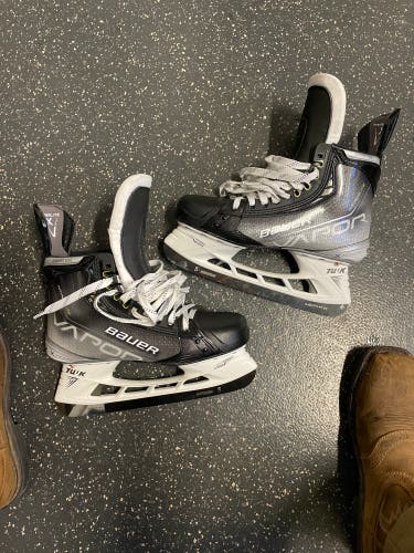 New Bauer Wide Width Pro Stock Size 8.5 Vapor Hyperlite Hockey Skates