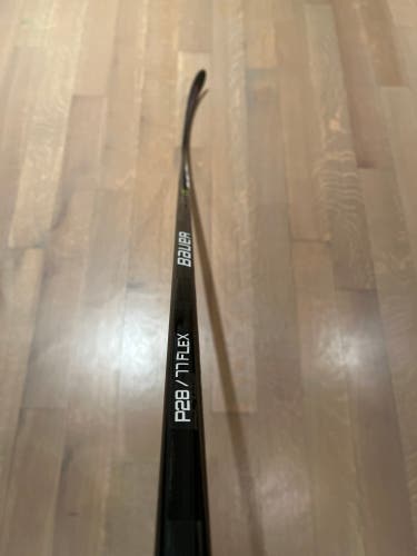 Senior Left Hand P28 Vapor Hyperlite Hockey Stick