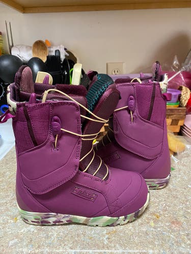 Burton Ritual Women's Snowboard Boots Size Women's 6 Sz Purple Camo Grom Boa Imprint 3