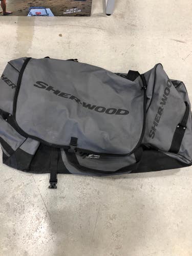 Used Sherwood Wheeled Duffle Bag