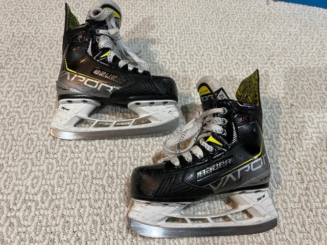 Used Bauer Vapor 3X Youth 12D Hockey Skates