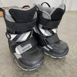 Burton kids / toddler snowboard boots, size 11