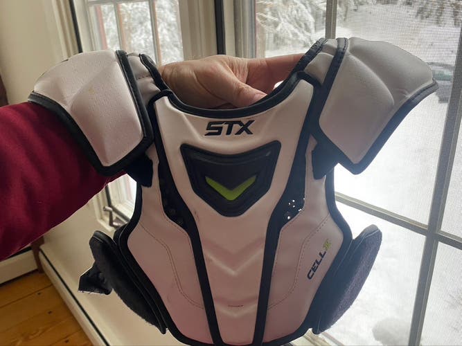 Used Youth Youth Medium STX Cell IV Shoulder Pads