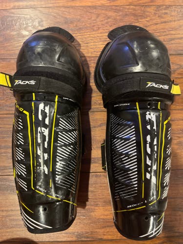 CCM Tacks 9040 Shin Pads 11”
