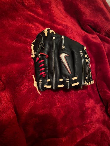 Used Nike Left Hand Throw Pitcher's Diamond Elite Baseball Glove 11.75"