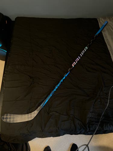Senior Right Handed P28  Nexus Sync Hockey Stick