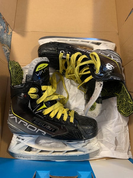 Used Bauer Regular Width Size 2.5 Vapor 3X Hockey Skates