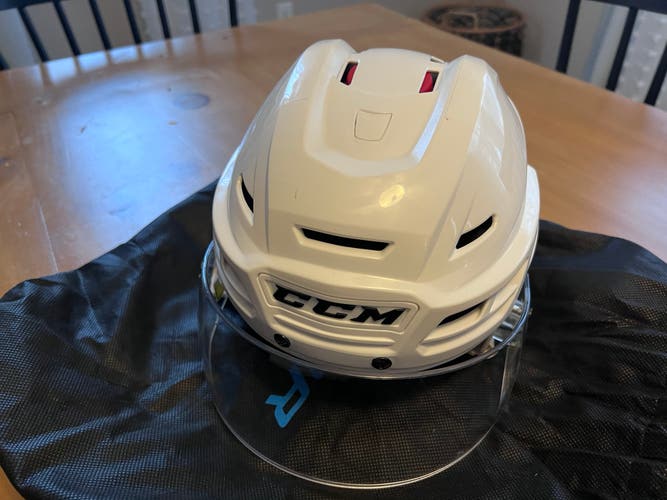 Medium CCM  Resistance Helmet With Bauer visor
