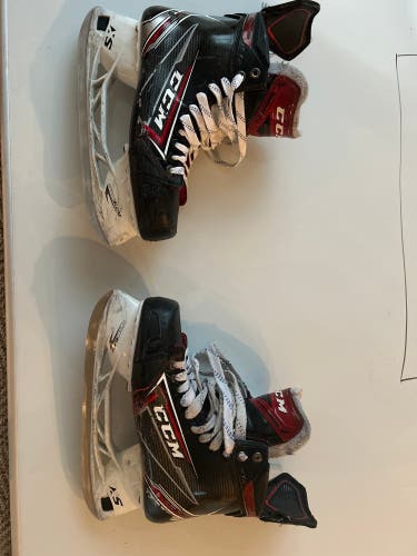 Senior CCM Regular Width Pro Stock Size 10 JetSpeed FT2 Hockey Skates