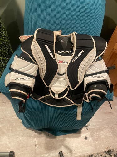 Used Small Bauer  Vapor X900 Goalie Chest Protector