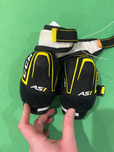 Used Medium CCM Super Tacks AS1 Elbow Pads