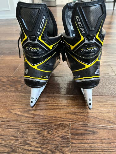 Used CCM Regular Width Size 8 Super Tacks Hockey Skates