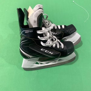 Junior Used CCM 9040 Hockey Skates D&R (Regular) 2.0