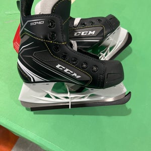 Youth Used CCM 9040 Hockey Skates D&R (Regular) 12.0