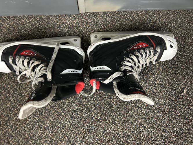 Junior Used CCM RBZ 80 Hockey Goalie Skates Extra Wide Width Size 5