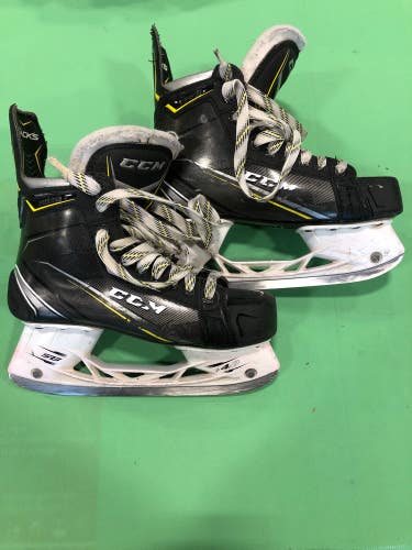 Used Senior CCM Tacks 9070 Hockey Skates (Regular) - Size: 7.0