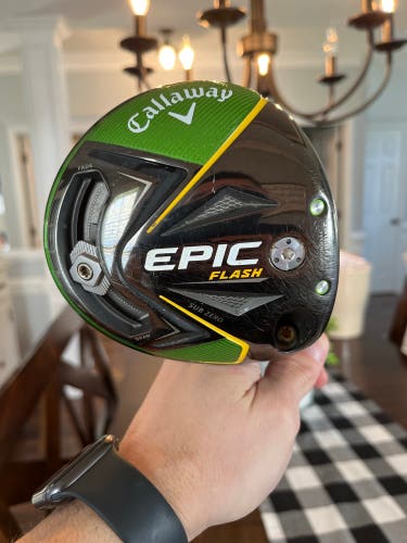 Men's Right Handed 9 Loft Epic Flash Sub Zero Driver