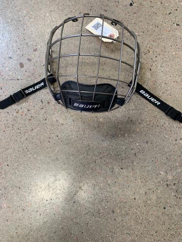 Used Small Bauer FM7500 Full Cage