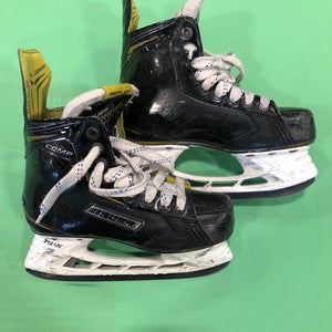 Used Junior Bauer Supreme Comp Hockey Skates (Regular) - Size: 3.5