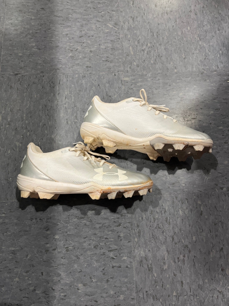 White Used Women's 8.0 Molded Under Armour Cleat
