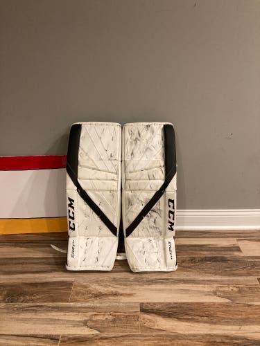 Used 32" CCM Eflex 5.9 Goalie Leg Pads