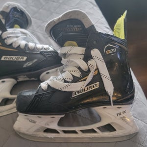 Intermediate Used Bauer Supreme S29 Hockey Skates Regular Width Size 5