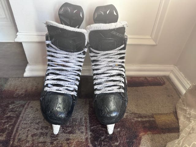 Senior Used Bauer Supreme 1S Hockey Skates Regular Width Size 8