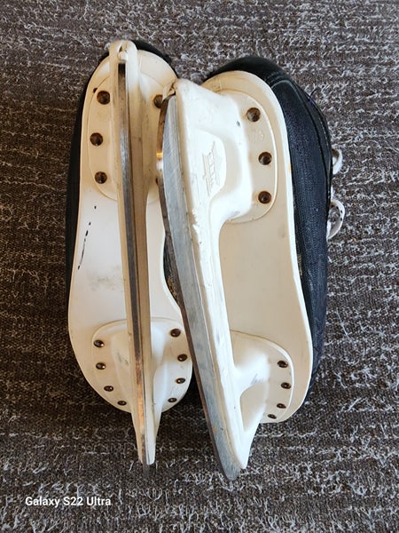Senior Used CCM Hockey Skates Size 7