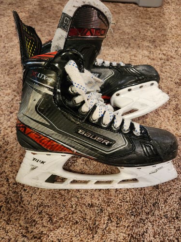 Junior Used Bauer Vapor ltx pro+ Hockey Skates Regular Width Size 6.5