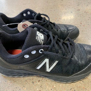 Black Adult Used Women's 8.0 New Balance Turf Shoes